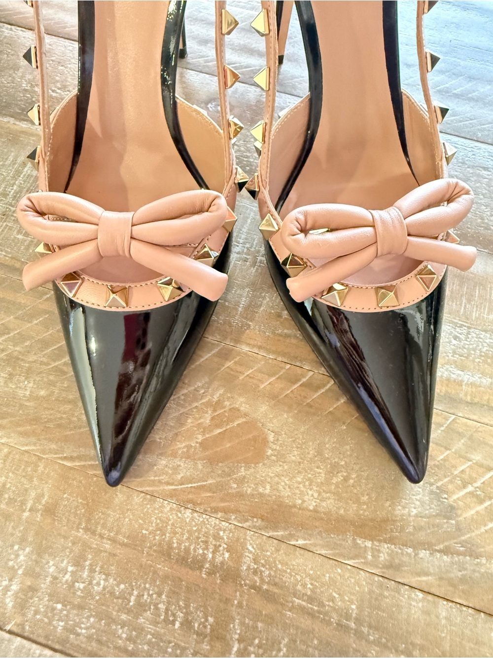 Valentino Garavani Black Patent & Nude Bow Slingback Heels with Gold Studs - Picture 5 of 7